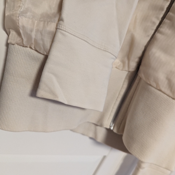 Lululemon Elemental Bomber - Tree Branch Pattern- Vintage - Size 6 - Picture 4 of 4